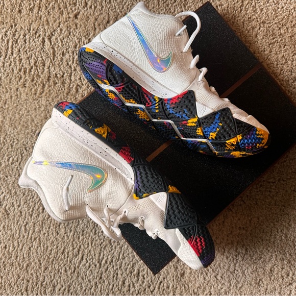 KYRIE 4 NCAA - Picture 3 of 3